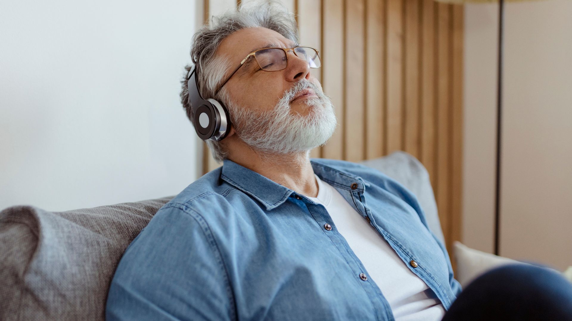 Los recuerdos autobiográficos desencadenados por música pueden recuperarse con rasgos propios de los recuerdos involuntarios: aparecen rápidamente y con relativamente poco esfuerzo consciente. Los recuerdos autobiográficos desencadenados por música pueden recuperarse con rasgos propios de los recuerdos involuntarios: aparecen rápidamente y con relativamente poco esfuerzo consciente.