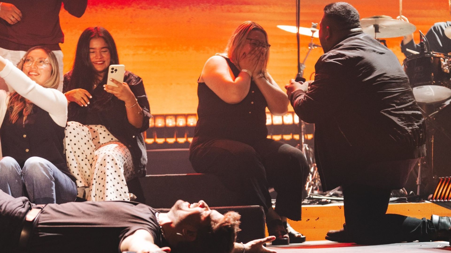 Momento de la pedida de matrimonio durante el concierto de Pablo Alborán en El Salvador Momento de la pedida de matrimonio durante el concierto de Pablo Alborán en El Salvador