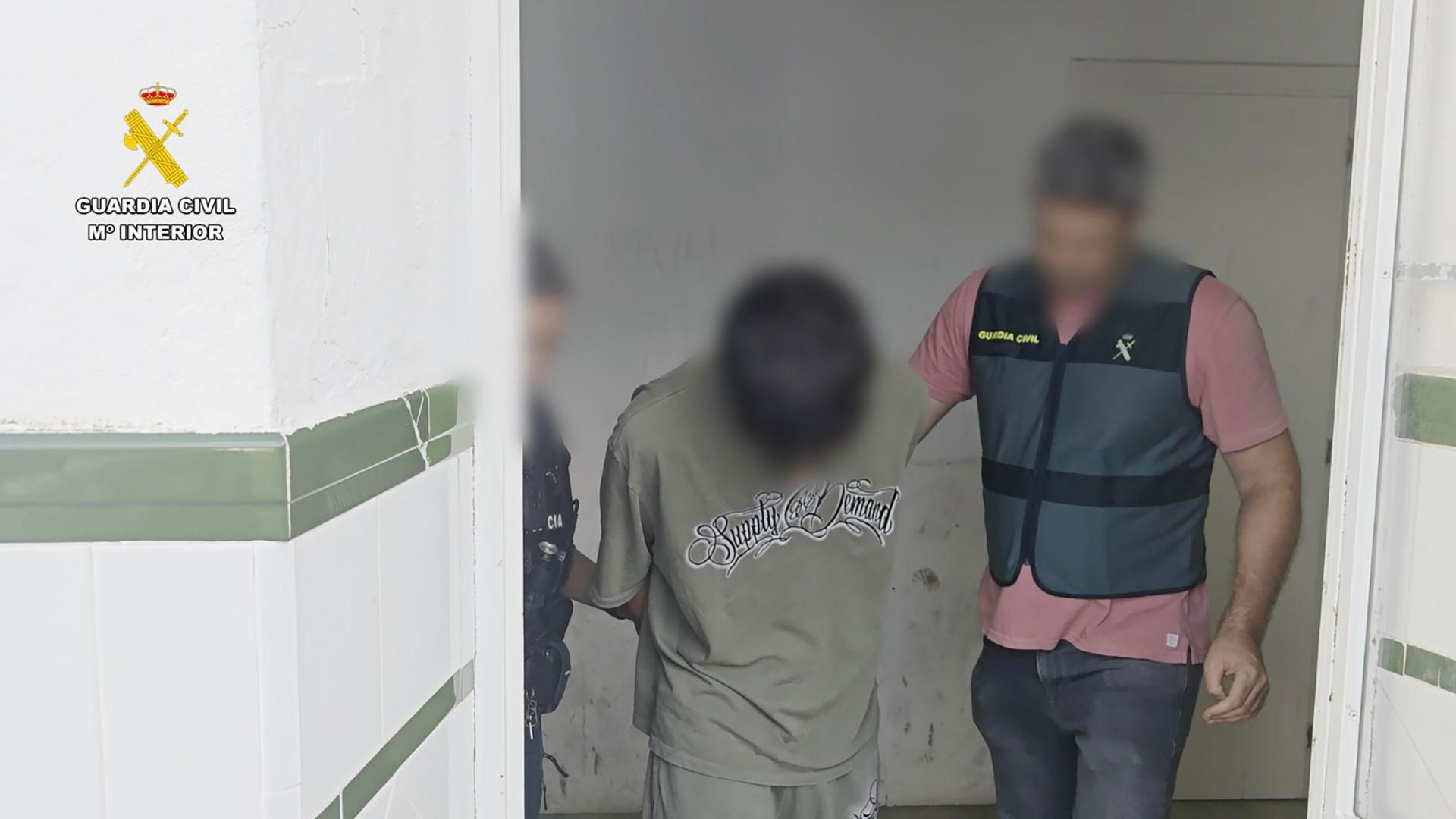 Perseguido, derribado y pateado en el suelo hasta perder la consciencia: la agresión de dos jóvenes a un hombre sin hogar en Mairena del Aljarafe, Sevilla Perseguido, derribado y pateado en el suelo hasta perder la consciencia: la agresión de dos jóvenes a un hombre sin hogar en Mairena del Aljarafe, Sevilla