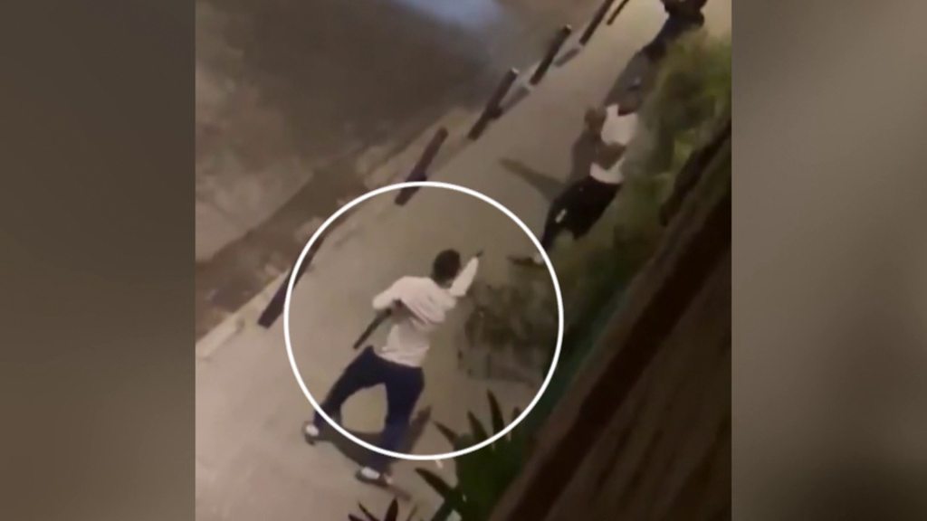 Un grupo de ladrones de camiones tirotea y apalea a dos agentes de la Guardia Civil en Terrassa, Tarragona: "Como te muevas te rajo el cuello"