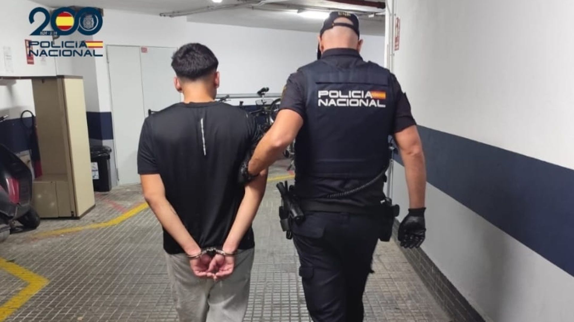 Un hombre agrede presuntamente a su expareja y se lleva a su hija tras presentarse en su casa en Palma: "¡Me han robado a la niña!" Un hombre agrede presuntamente a su expareja y se lleva a su hija tras presentarse en su casa en Palma: "¡Me han robado a la niña!"