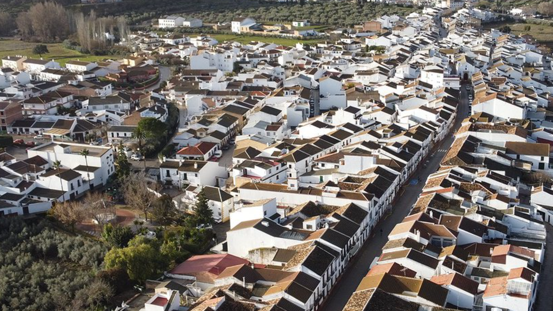 Una imagen del pueblo Cuevas del Becerro.jpg Una imagen del pueblo Cuevas del Becerro.jpg