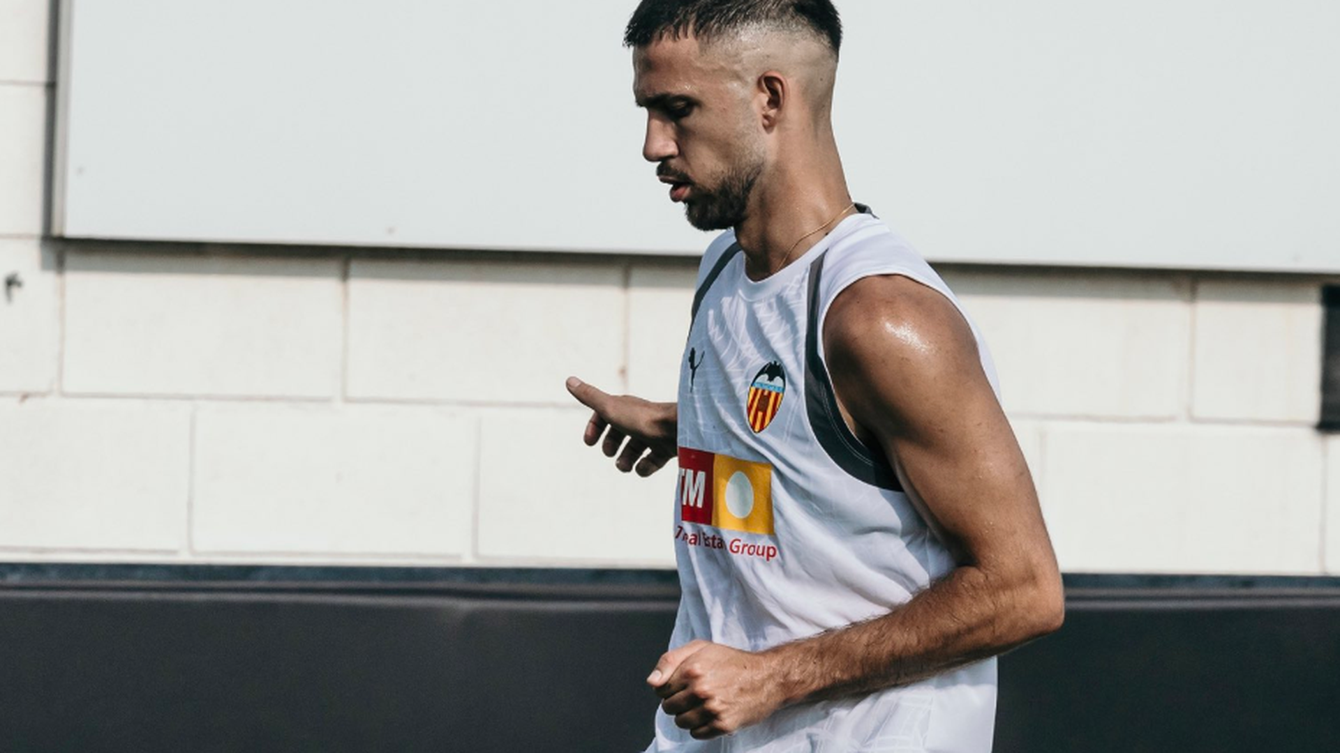 Copete ya entrena