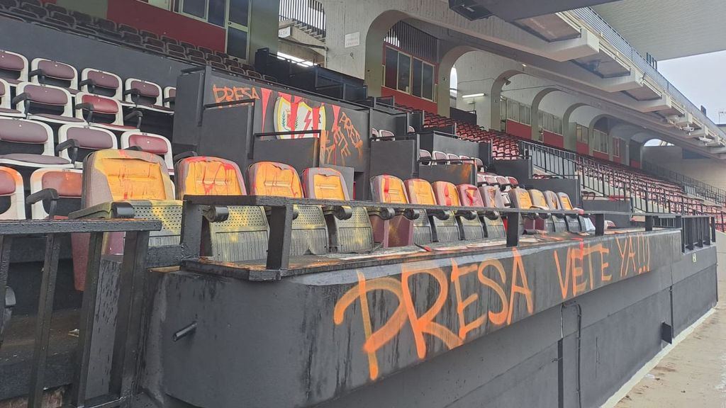 Vandalizan el estadio del Rayo Vallecano y destrozan el palco con proclamas contra Martín Presa: "Campaña de acoso y derribo"