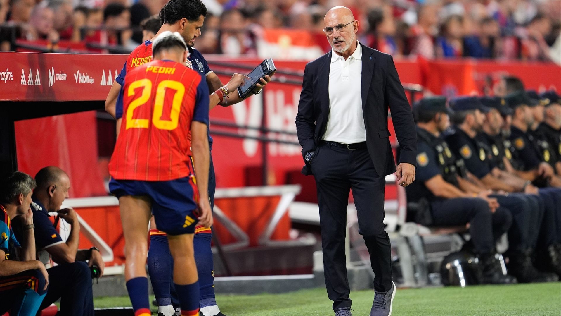 Luis de la Fuente en el partido contra Croacia Luis de la Fuente en el partido contra Croacia