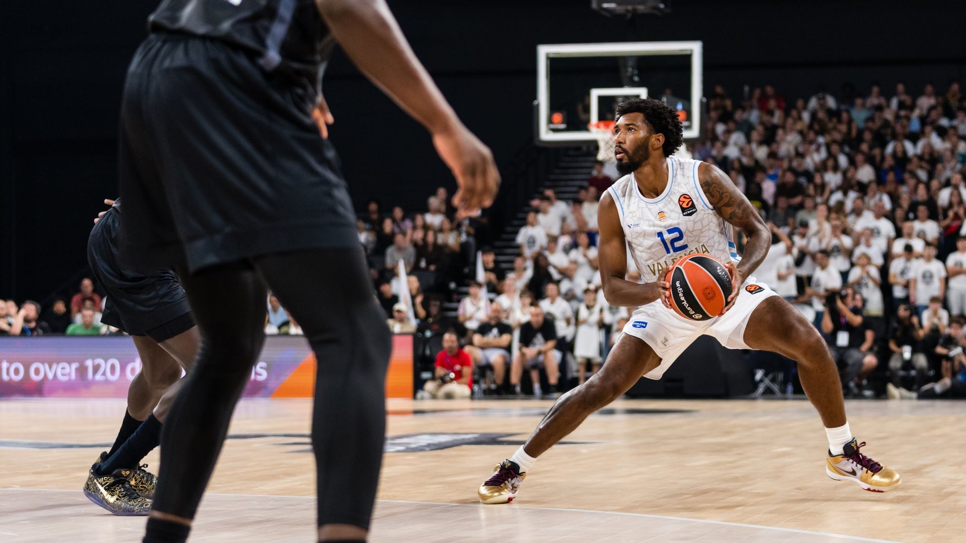 Mirotic guía al Valencia Basket a la victoria ante el Asvel (92-105)