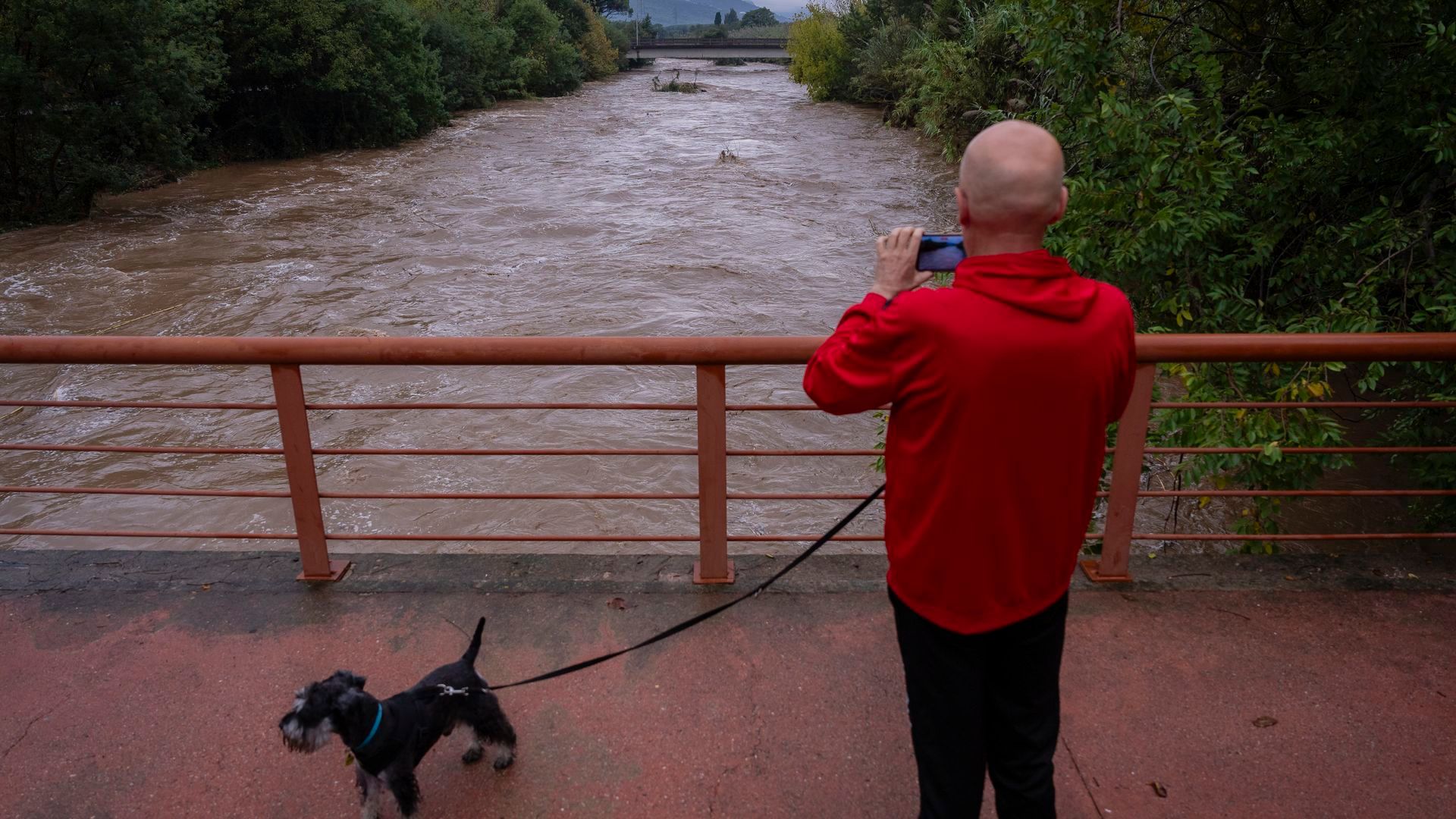 Las fuertes lluvias protagonizan el domingo en buena parte de España: se desbordan ríos en Ávila y nuevos Es-Alert en Cataluña Las fuertes lluvias protagonizan el domingo en buena parte de España: se desbordan ríos en Ávila y nuevos Es-Alert en Cataluña