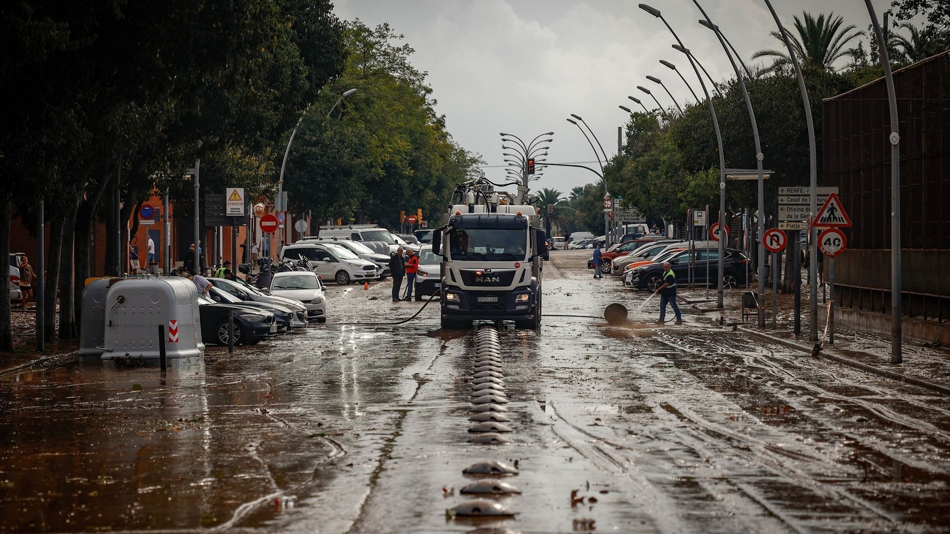 Las lluvias seguirán presentes durante el lunes y las tormentas se cebarán con el este de Cataluña Las lluvias seguirán presentes durante el lunes y las tormentas se cebarán con el este de Cataluña