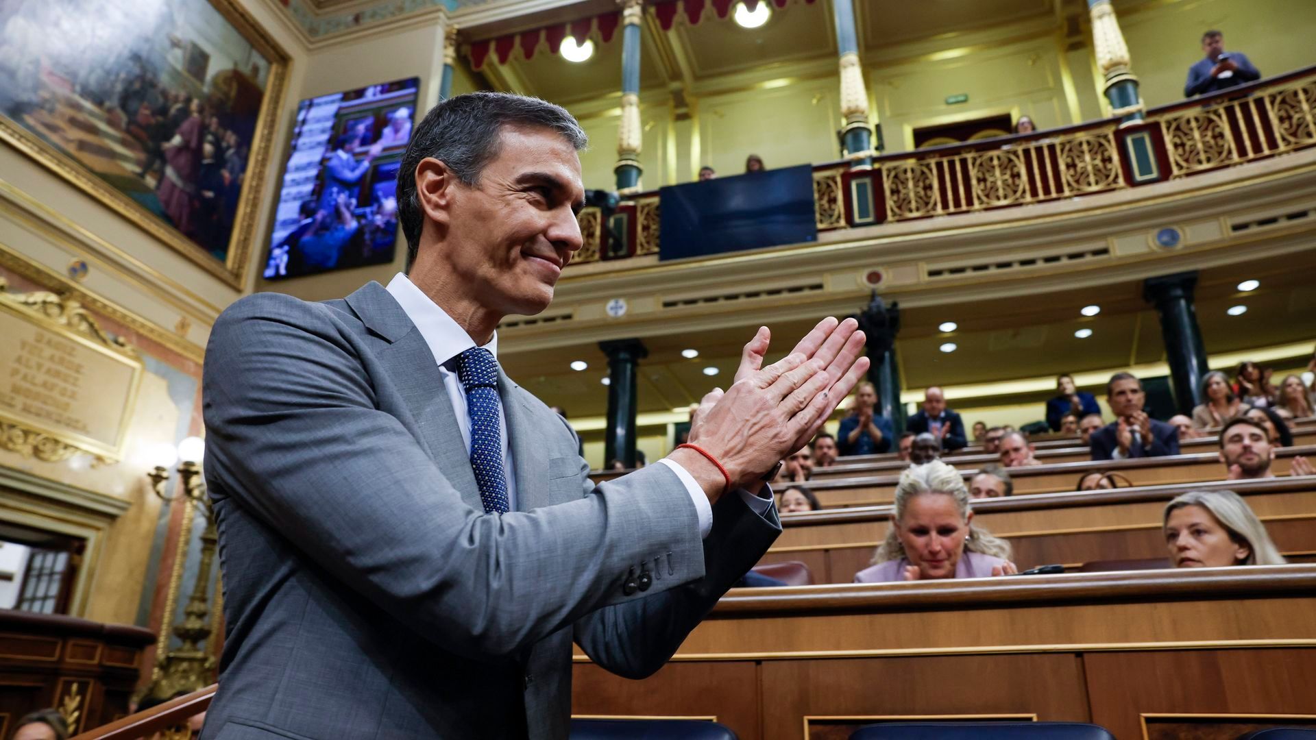 Pedro Sánchez prosigue sus contactos tras las manifestaciones para decidir si convoca elecciones Pedro Sánchez prosigue sus contactos tras las manifestaciones para decidir si convoca elecciones