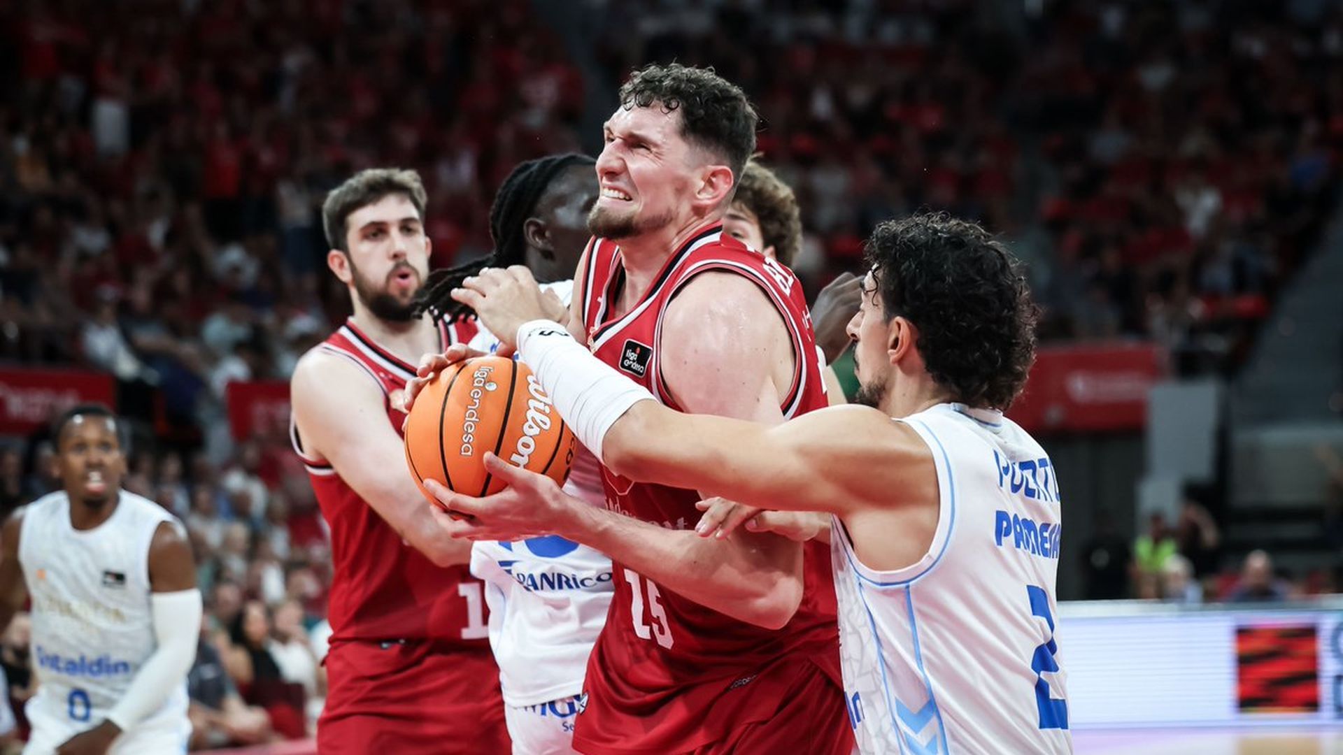 Valencia Basket cierra la semana perfecta en la pista de Casademont Zaragoza (82-97)