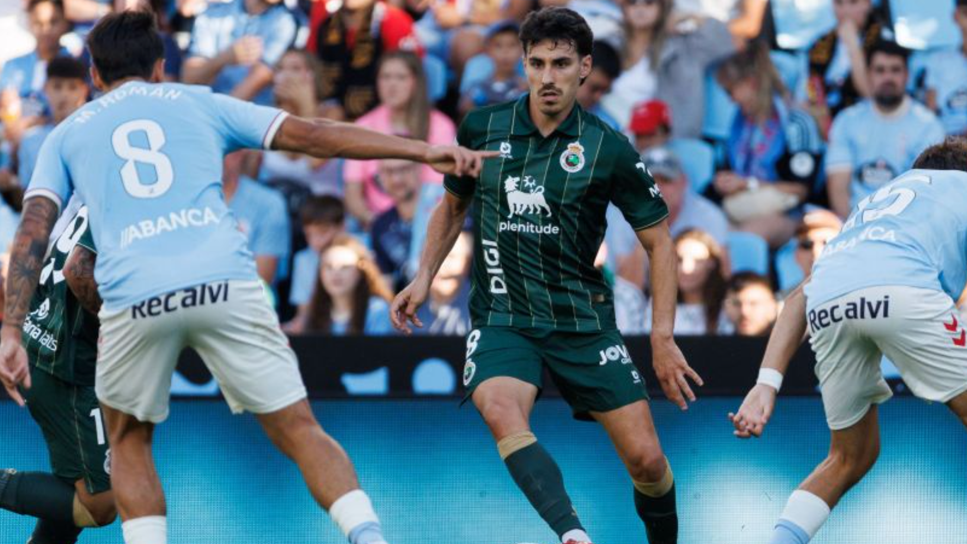 André Almeida ante el Racing de Santander