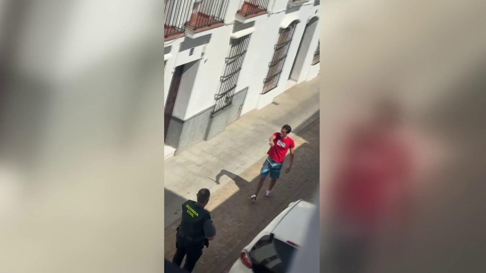 Detenido un hombre por atrincherarse y amenazar con decapitar a sus padres en Fregenal de la Sierra, Badajoz Detenido un hombre por atrincherarse y amenazar con decapitar a sus padres en Fregenal de la Sierra, Badajoz