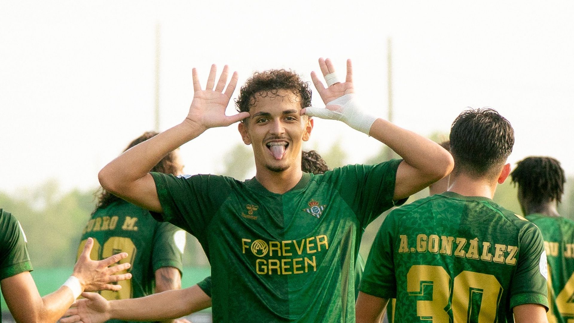Enzo Fierro celebra un gol con el filial Enzo Fierro celebra un gol con el filial