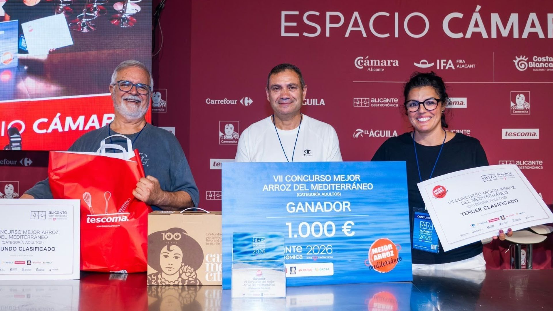Jesús Maeso, el ganador del Mejor Arroz del Meditérraneo junto a César Fernando y Leticia Sánchez, segundo y tercer lugar