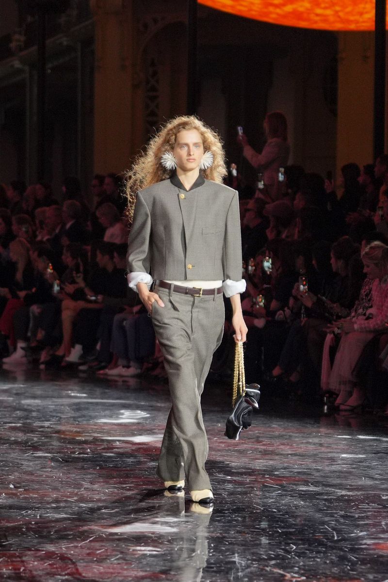 La blazer en el desfile de Chanel que lució Jacob Elordi