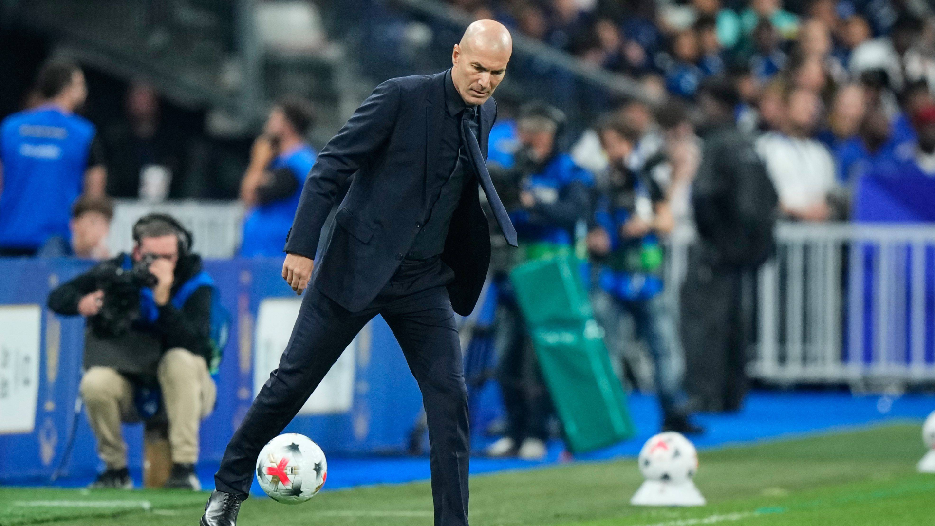Zidane controla un balón en el Francia-Bélgica de la Nations League