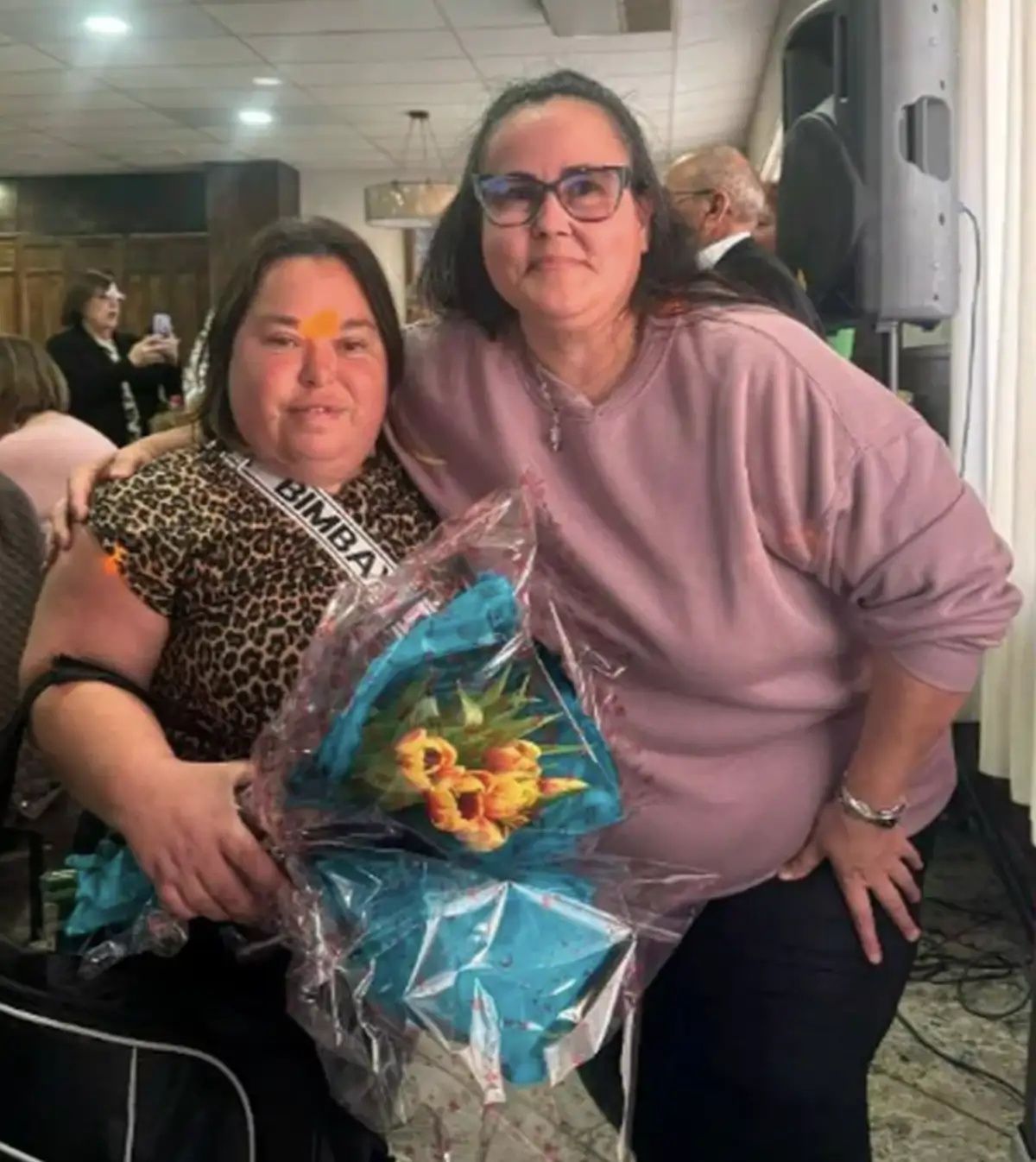 Chiqui posa con su hermana Elena en su cuenta de Tik Tok por su cumpleaños