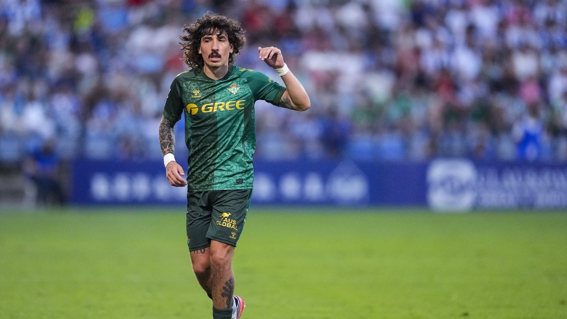 La Fiscalía abre diligencias contra el youtuber Iñaki Angulo por insultos homófobos al futbolista Héctor Bellerín La Fiscalía abre diligencias contra el youtuber Iñaki Angulo por insultos homófobos al futbolista Héctor Bellerín