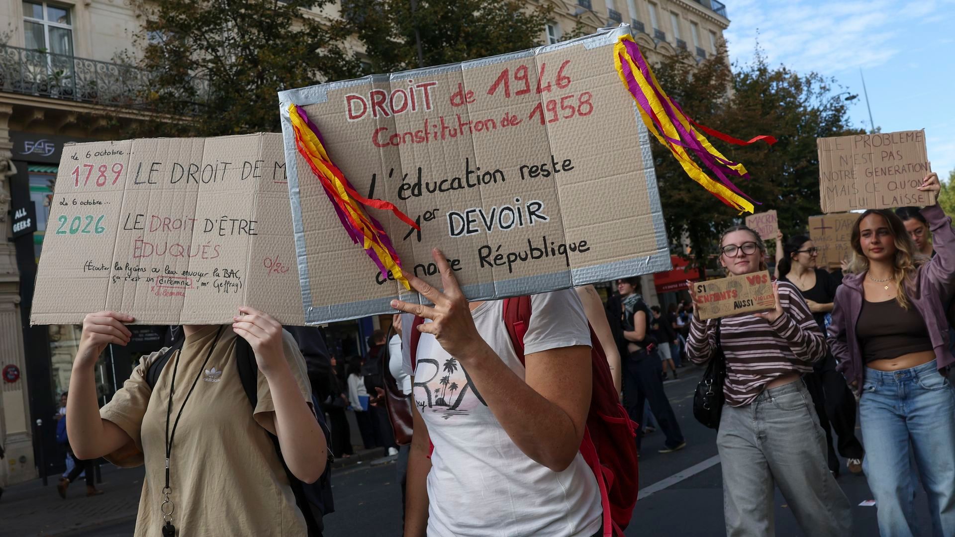 Los estudiantes franceses reclaman mejoras en el sistema educativo Los estudiantes franceses reclaman mejoras en el sistema educativo