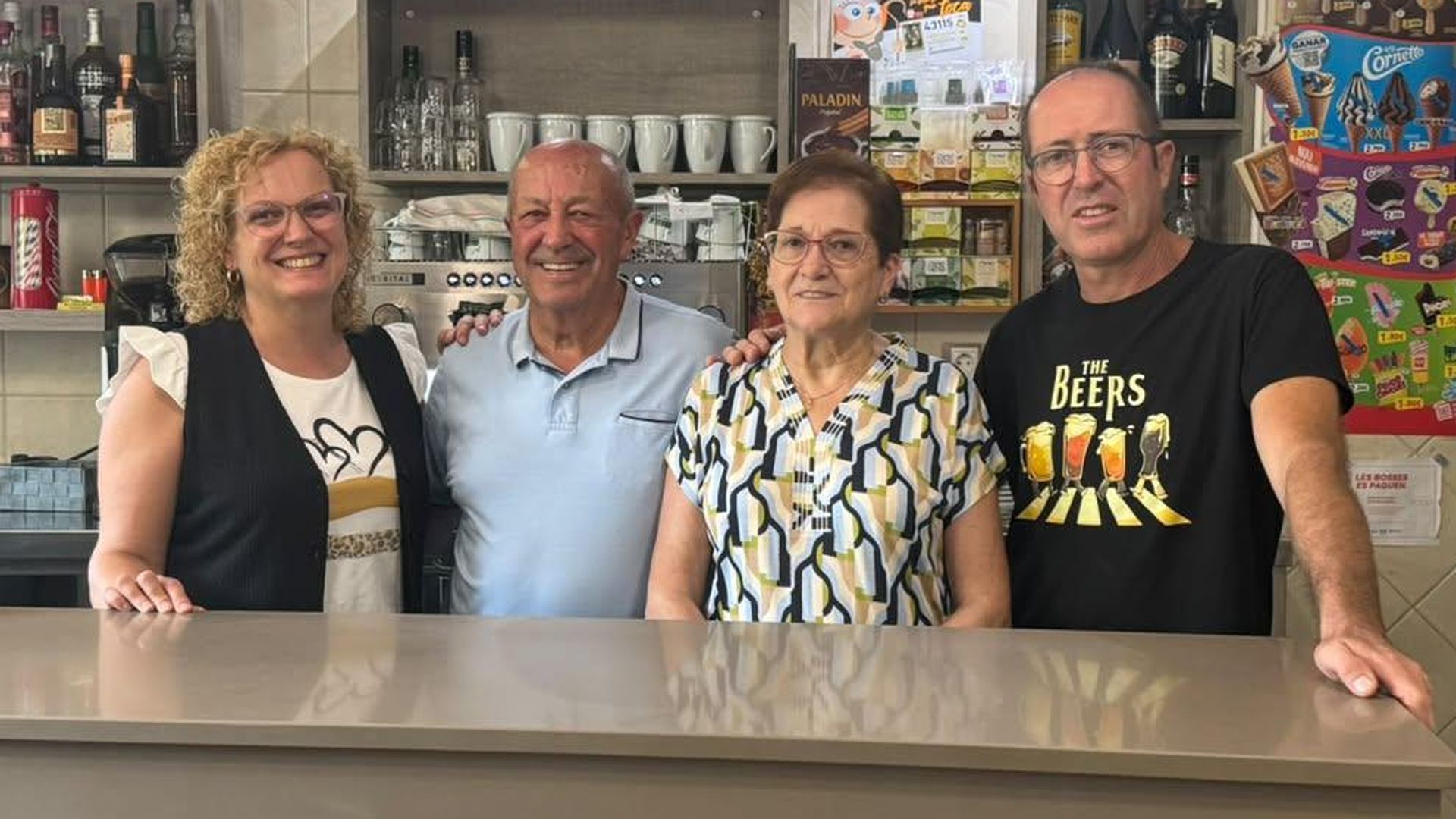 Mònica Vernet, con sus padres Josep Maria Vernet y Teresa Miró, y su hermano Eduard Mònica Vernet, con sus padres Josep Maria Vernet y Teresa Miró, y su hermano Eduard