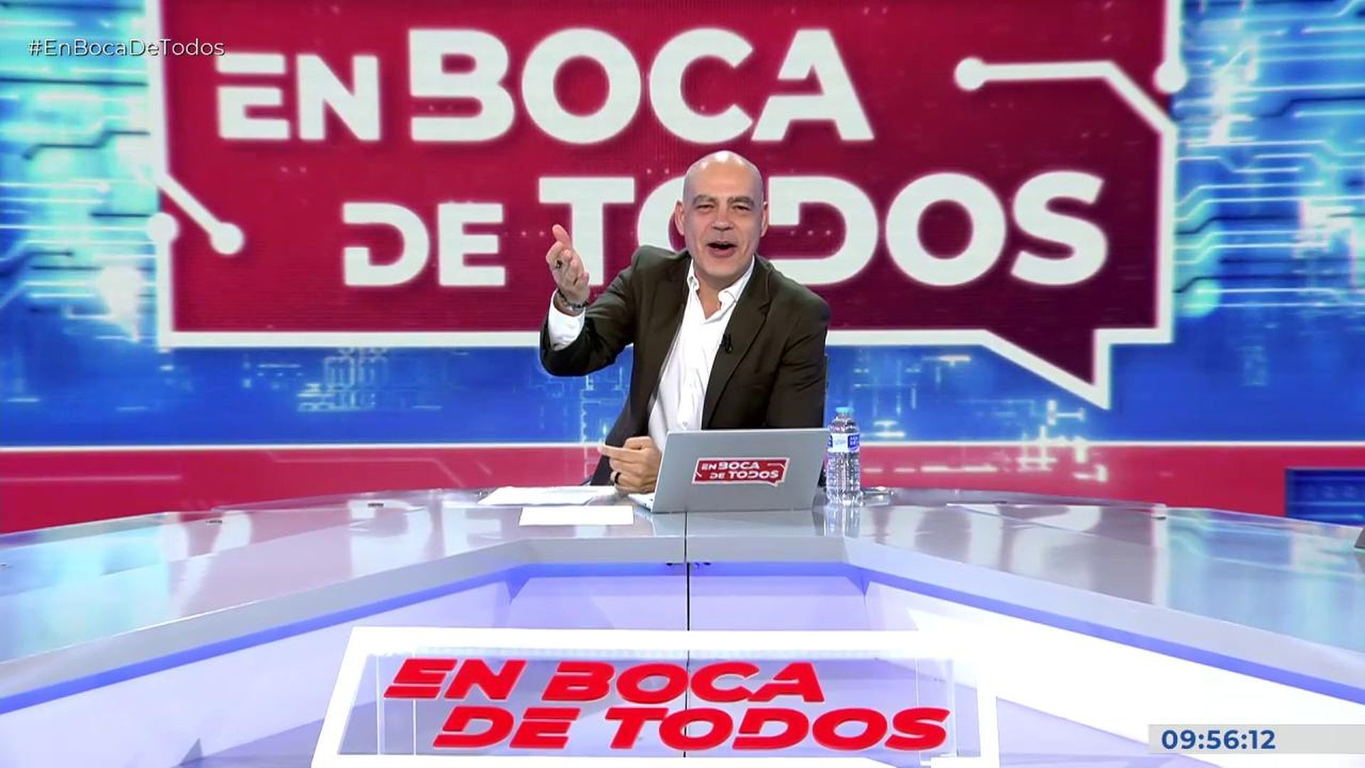 Nacho Abad arranca ‘En boca de todos’ con ‘cafecito’ y una sonrisa: “Arranca la campaña electoral más sucia de la historia” Nacho Abad arranca ‘En boca de todos’ con ‘cafecito’ y una sonrisa: “Arranca la campaña electoral más sucia de la historia”
