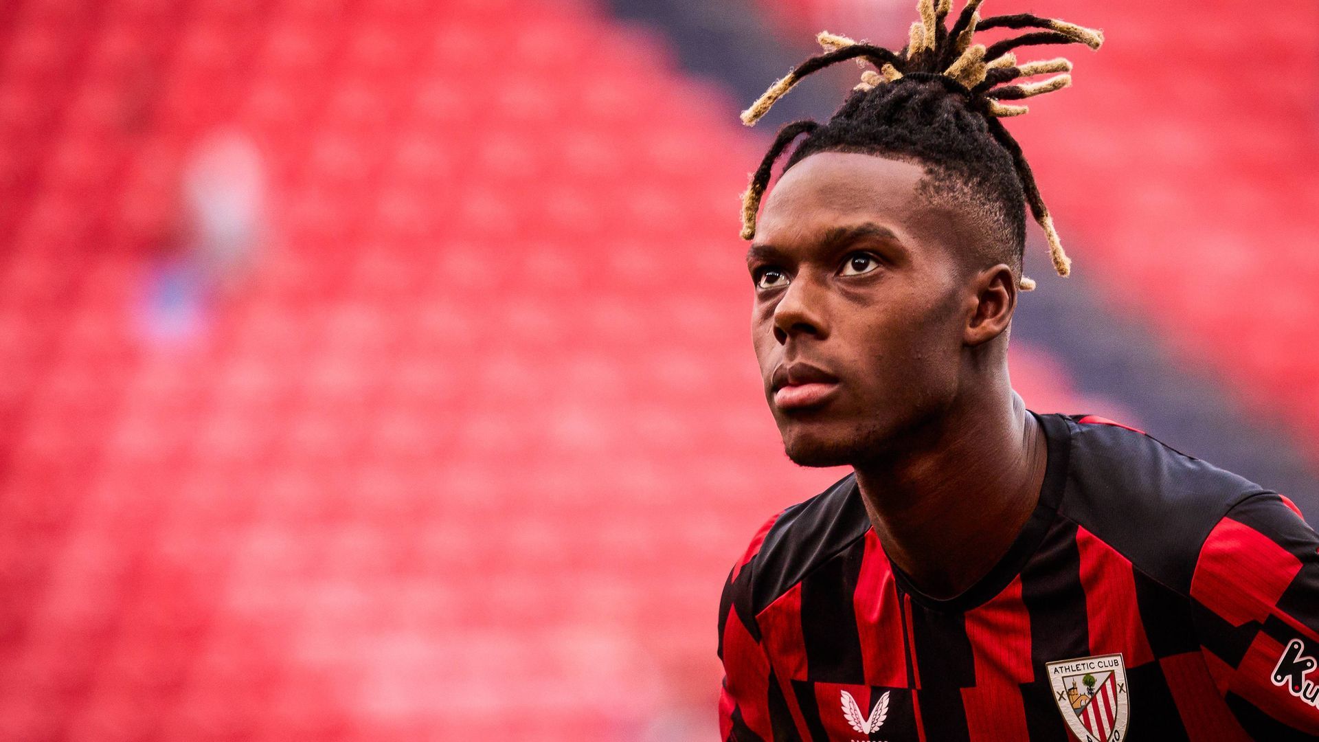 Nico Williams calienta con el Athletic