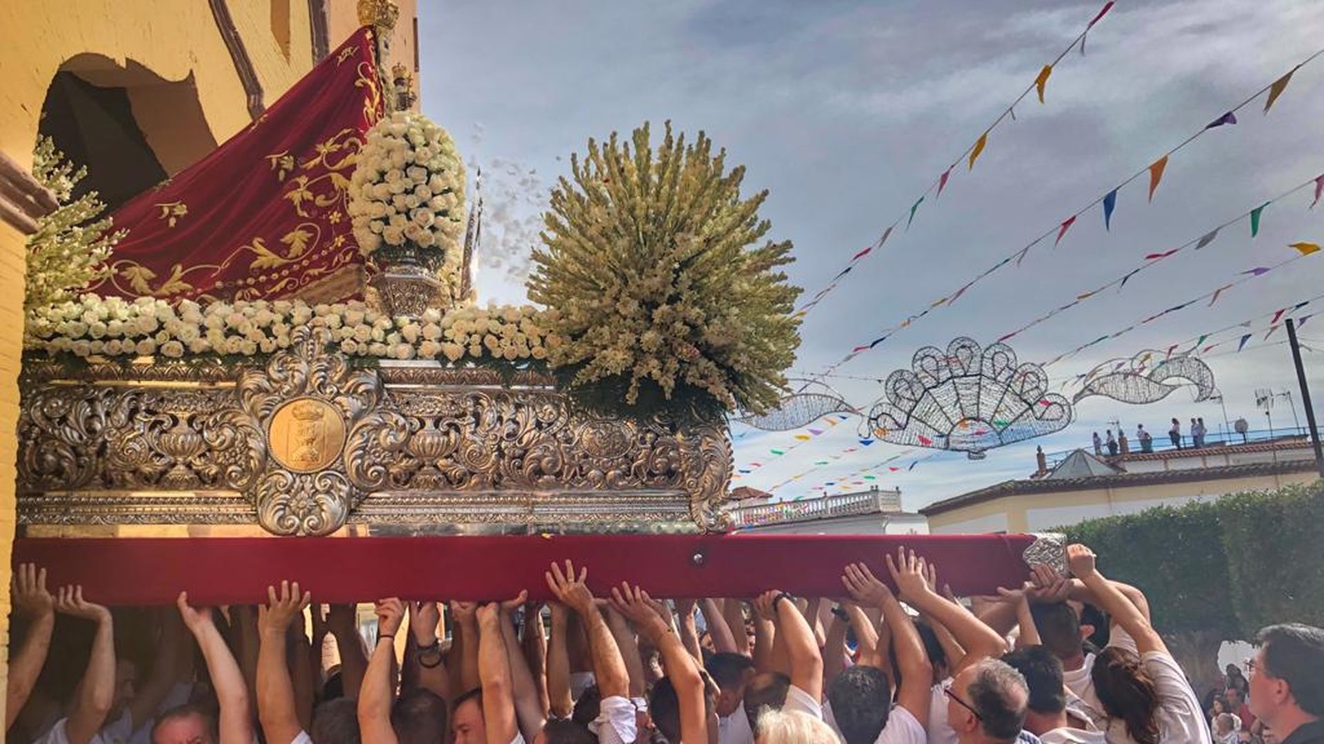 Ugíjar se prepara para cinco días de feria: tributo a Queen, noche de copla y la procesión con cohetes más esperada de La Alpujarra de Granada Ugíjar se prepara para cinco días de feria: tributo a Queen, noche de copla y la procesión con cohetes más esperada de La Alpujarra de Granada