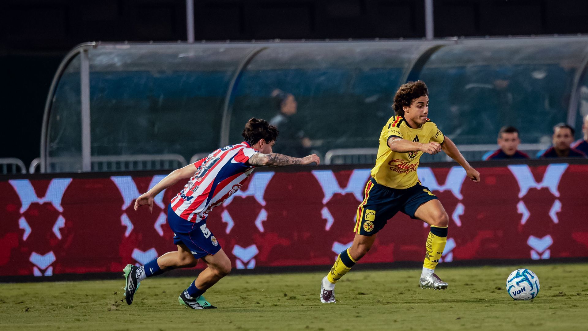 Carlos Álvarez en un partido de la Primera mexicana