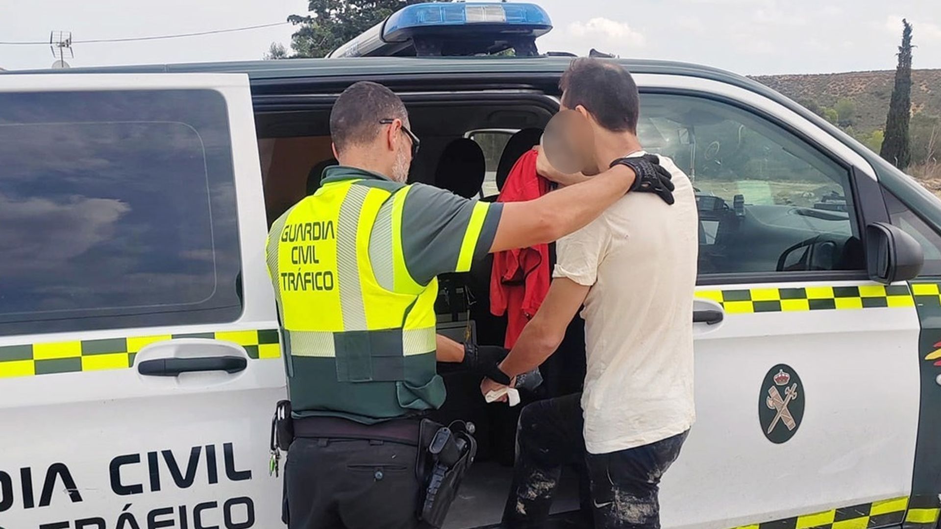 Detienen a un conductor drogado tras atropellar a cinco ciclistas durante un permiso penitenciario en Murcia Detienen a un conductor drogado tras atropellar a cinco ciclistas durante un permiso penitenciario en Murcia