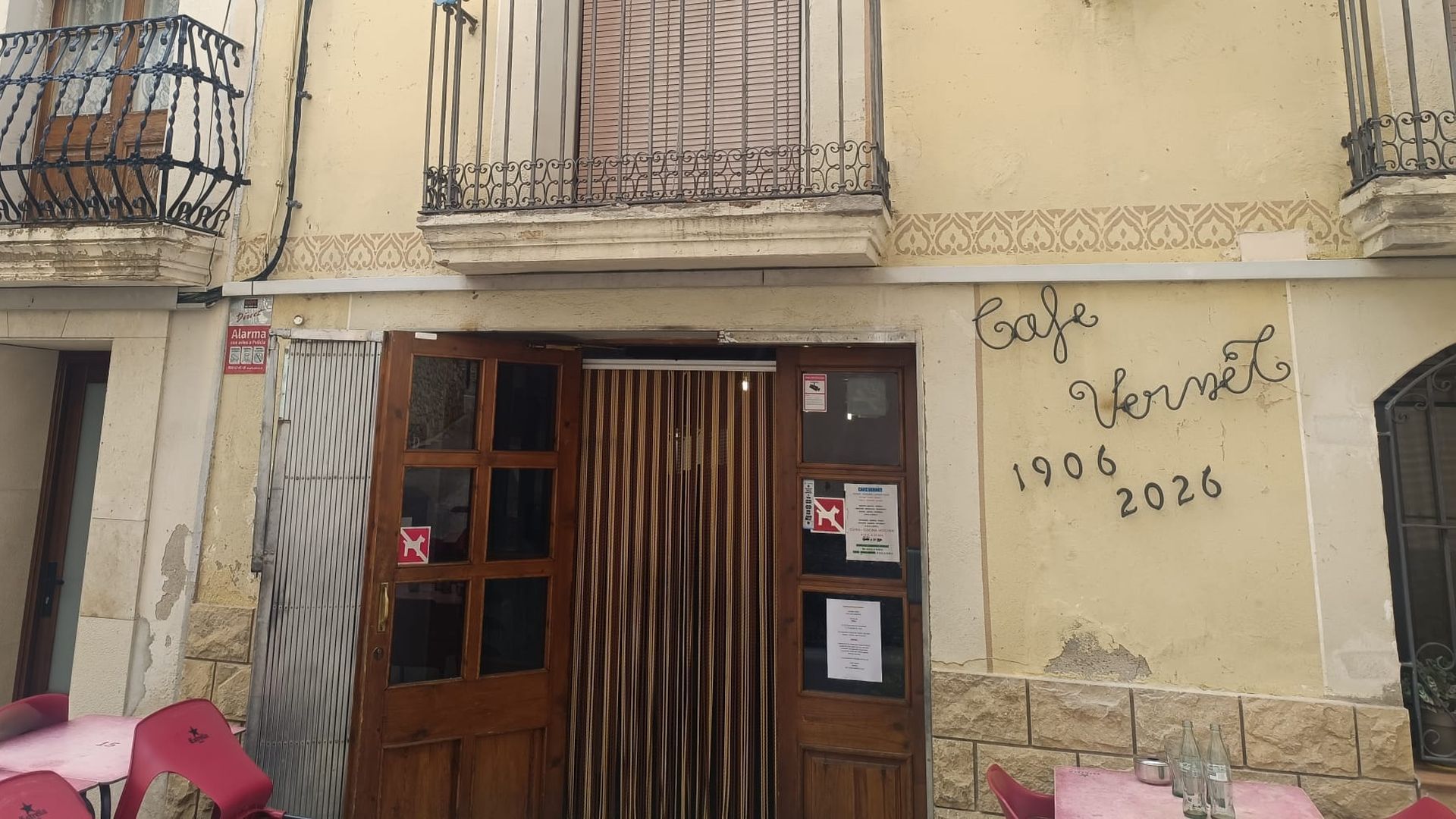 El Cafè Vernet, en el centro de Margalef (Tarragona)