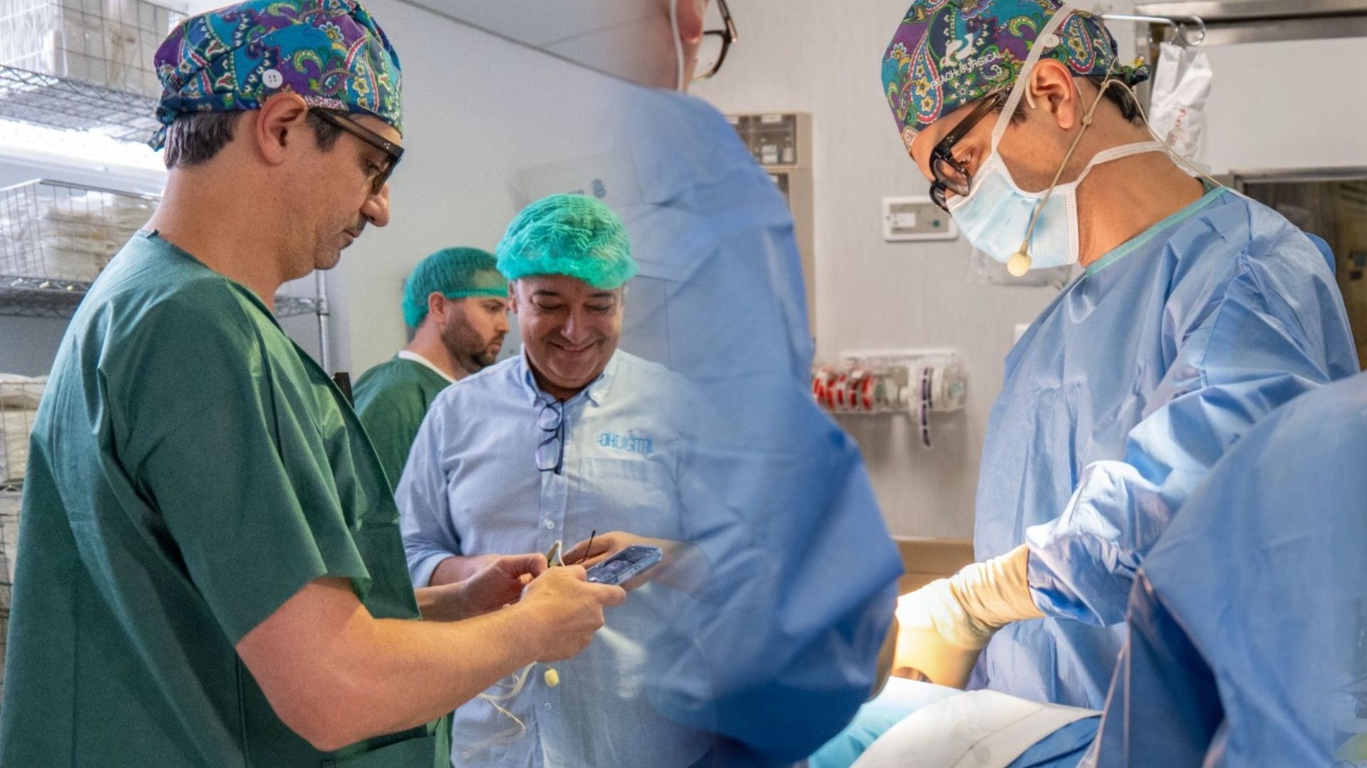 El cirujano Diego González realiza en el Hospital Universitario de Jaén tres complejas operaciones torácicas repartidas en dos días El cirujano Diego González realiza en el Hospital Universitario de Jaén tres complejas operaciones torácicas repartidas en dos días