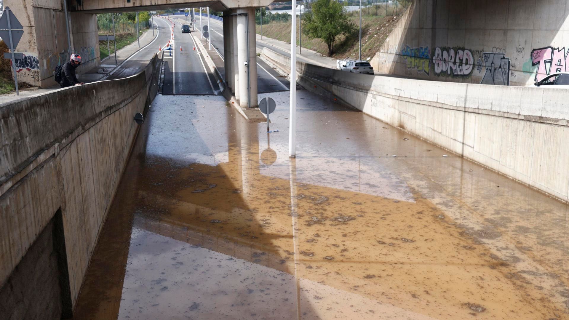 Las fuertes precipitaciones en Cataluña han dejado numerosos infraestructuras anegadas Las fuertes precipitaciones en Cataluña han dejado numerosos infraestructuras anegadas