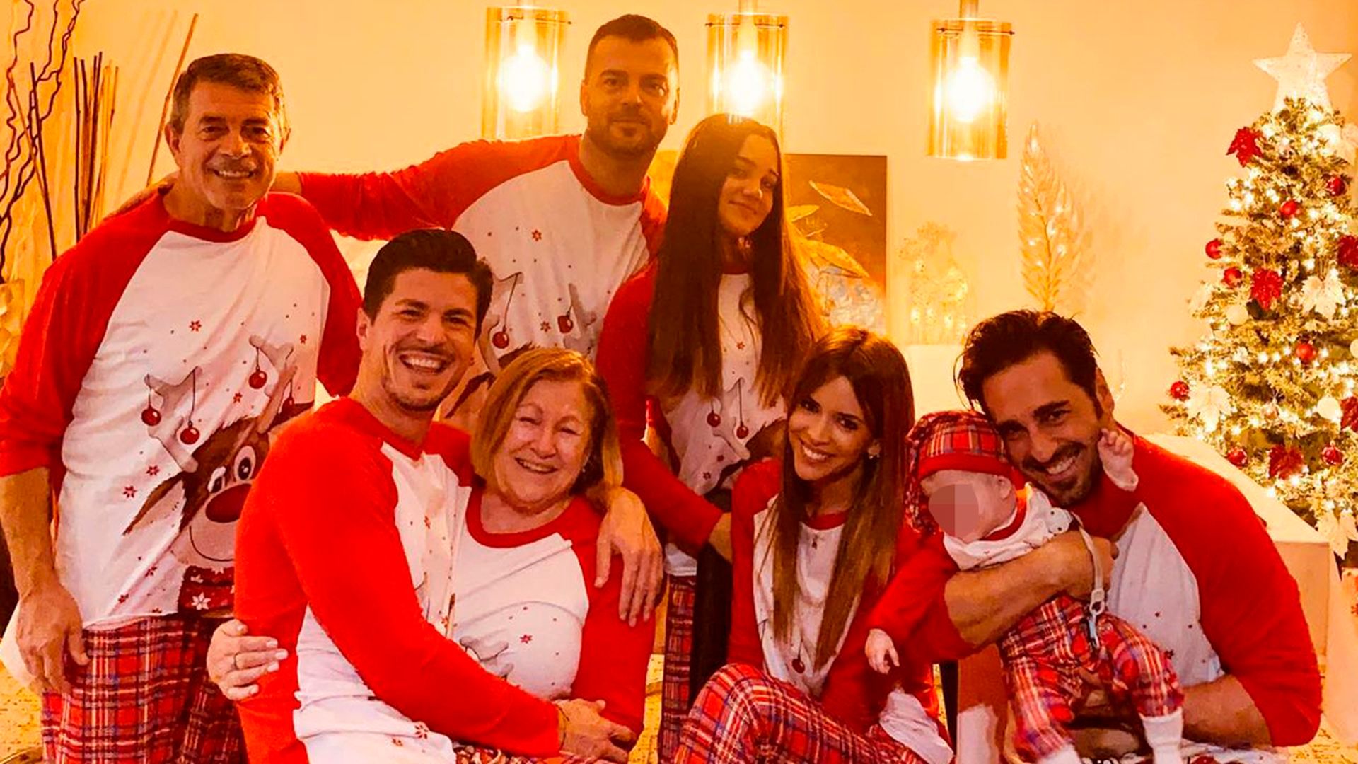 Manuel, el hermano pequeño de David Bustamante, está casado con Elena Soria y es padre de un hijo, Mateo