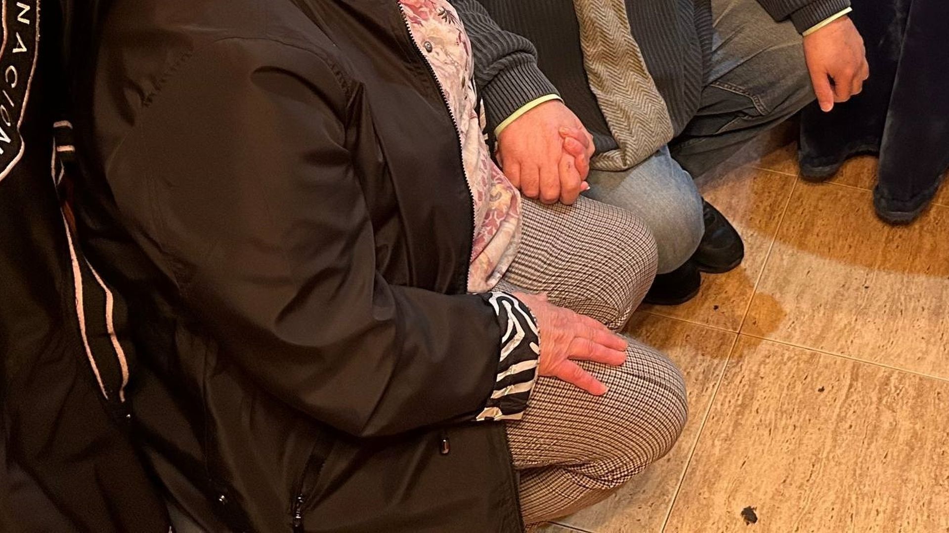Paran el desahucio de una mujer de 93 años con alzhéimer en Murcia: la mujer avaló con su casa un negocio de su hijo Paran el desahucio de una mujer de 93 años con alzhéimer en Murcia: la mujer avaló con su casa un negocio de su hijo