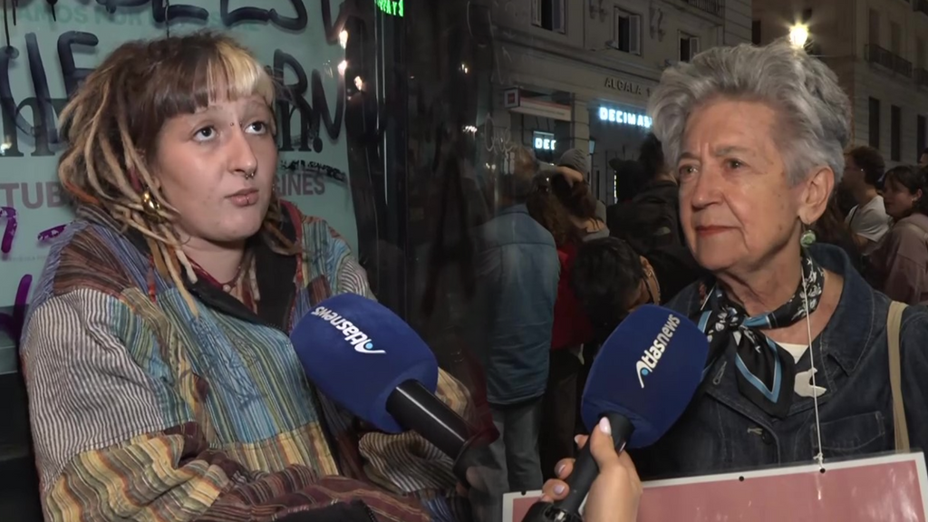 La reacción de los acampados en Sol a la muerte de Maricarmen: "Si no hubiera sido por ella no estaríamos aquí unidos"