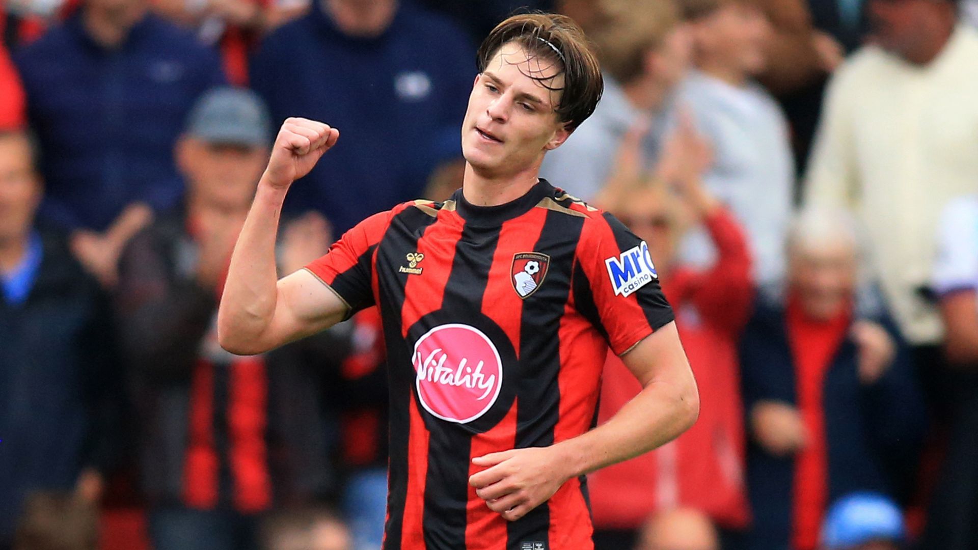 Alex Scott, mediocentro del Bournemouth