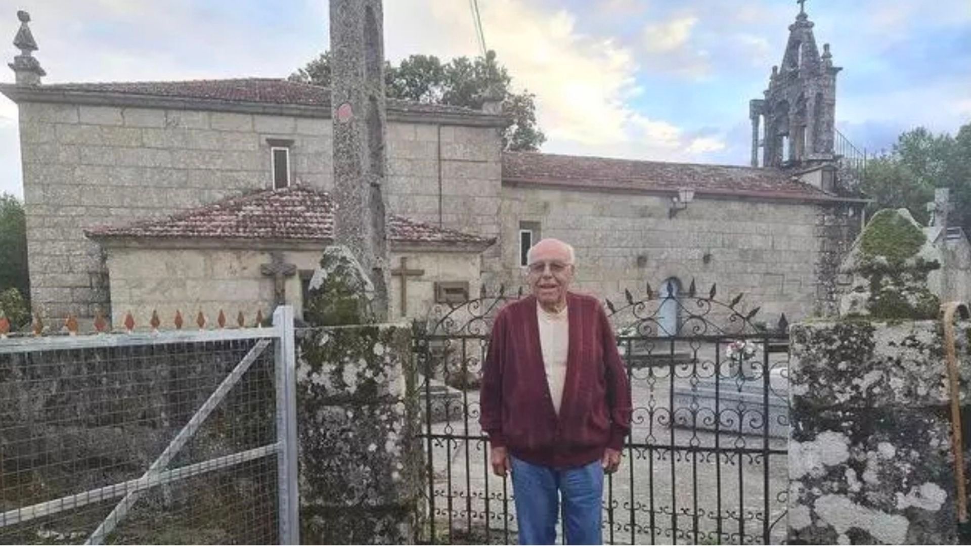 Antonio Zúñiga, nacido el 27 de octubre de 1936, lleva 80 años como sacristán en Lobeira, Ourense Antonio Zúñiga, nacido el 27 de octubre de 1936, lleva 80 años como sacristán en Lobeira, Ourense