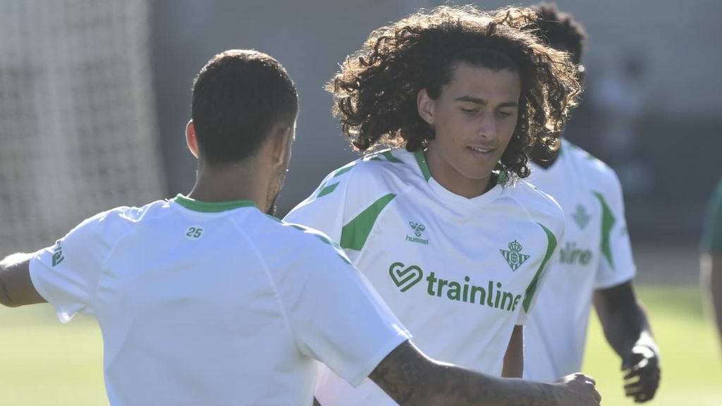 El entrenamiento del Betis con los siete canteranos que ha llamado Pellegrini