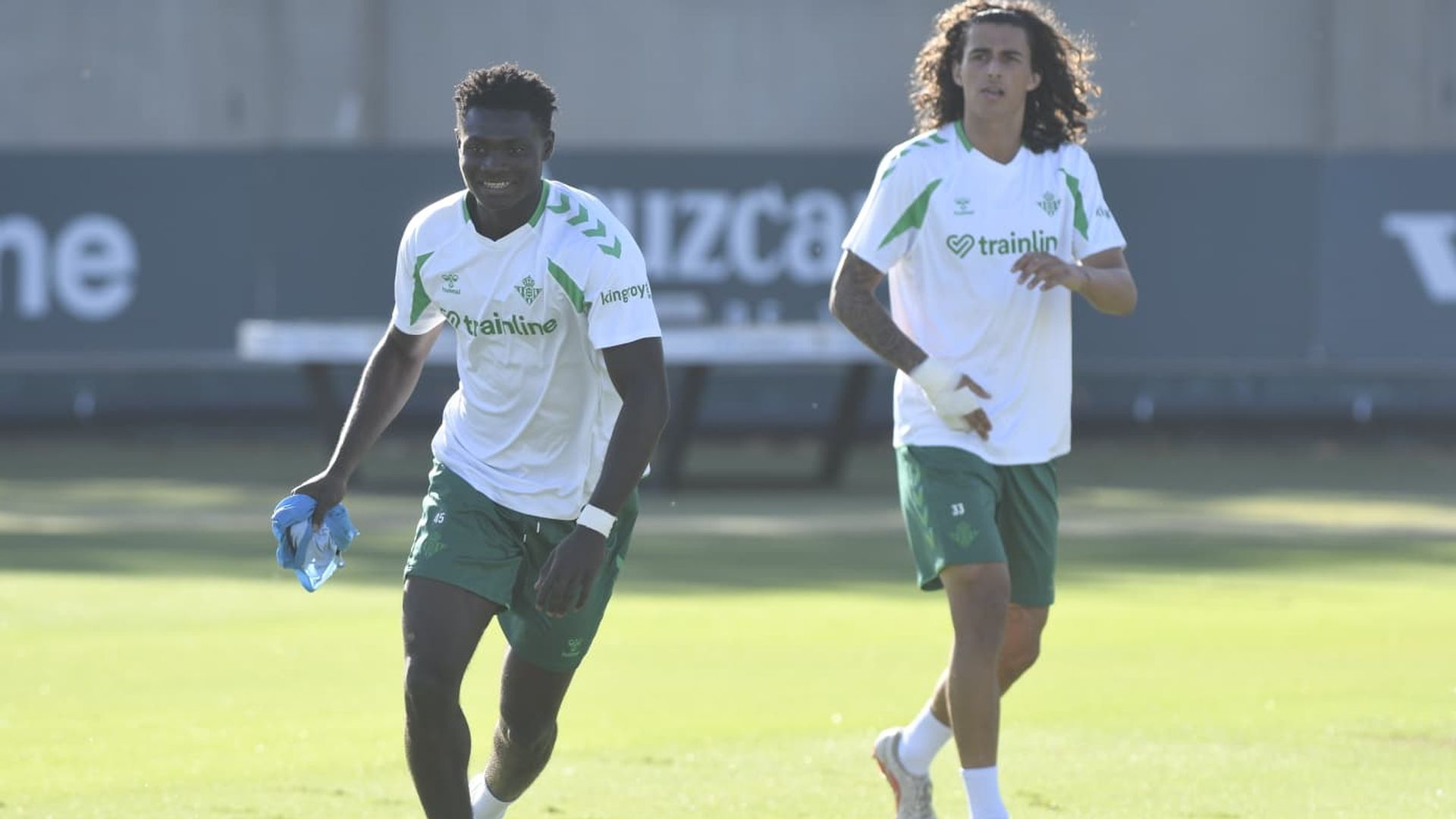 Emmanuel y Curro Macías, en el entrenamiento del primer equipo
