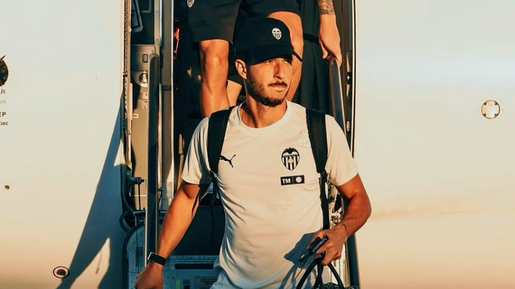 Javier Aguirre dirige su primer entrenamiento