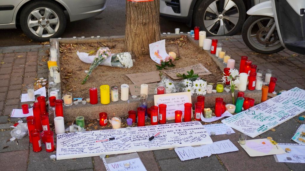 La calle donde vivió Maricarmen se convierte en un lugar de recuerdo y homenaje a la anciana desahuciada con 87 años