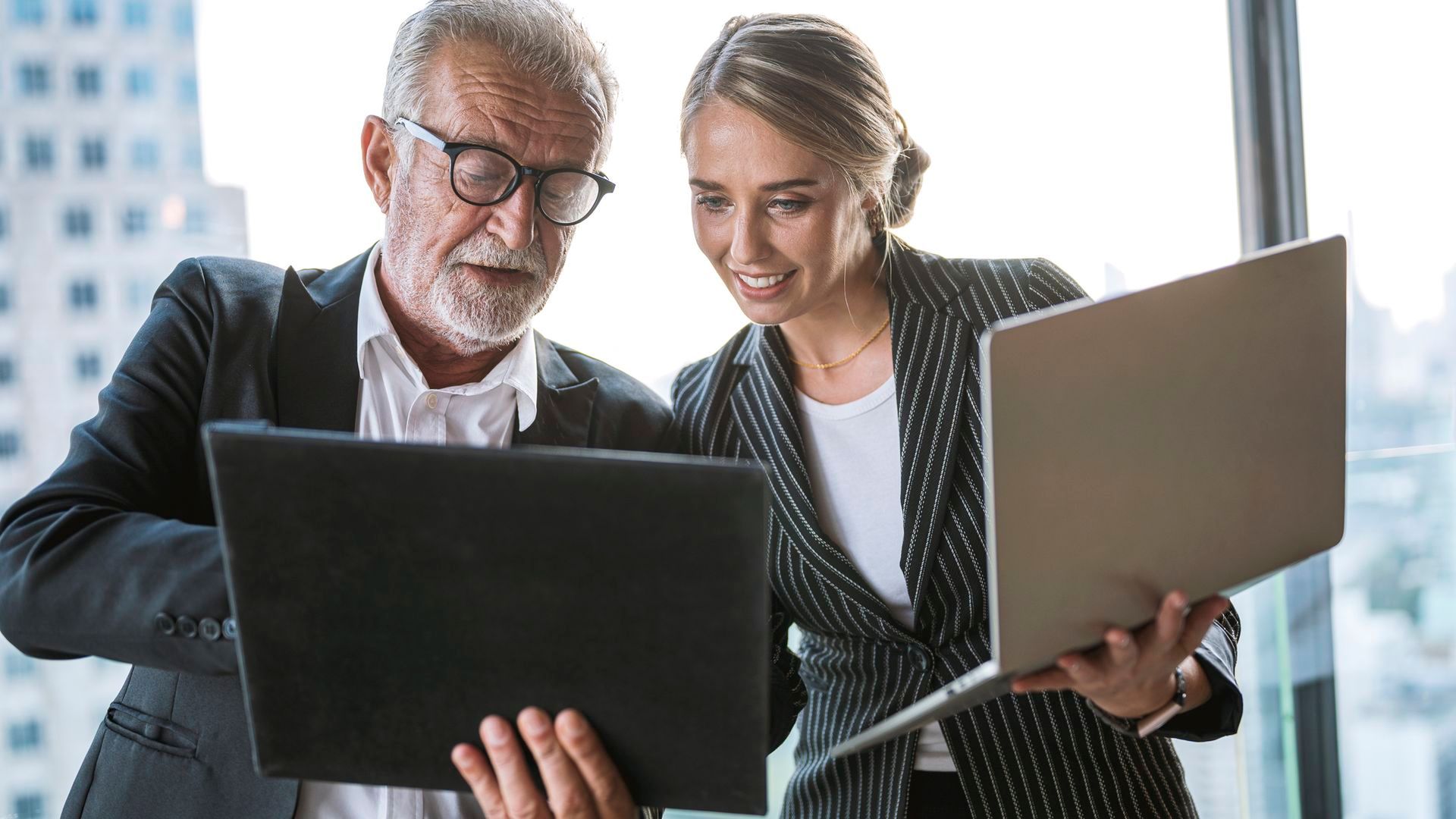 Las personas mayores de 55 años tienen mayor implicación laboral Las personas mayores de 55 años tienen mayor implicación laboral