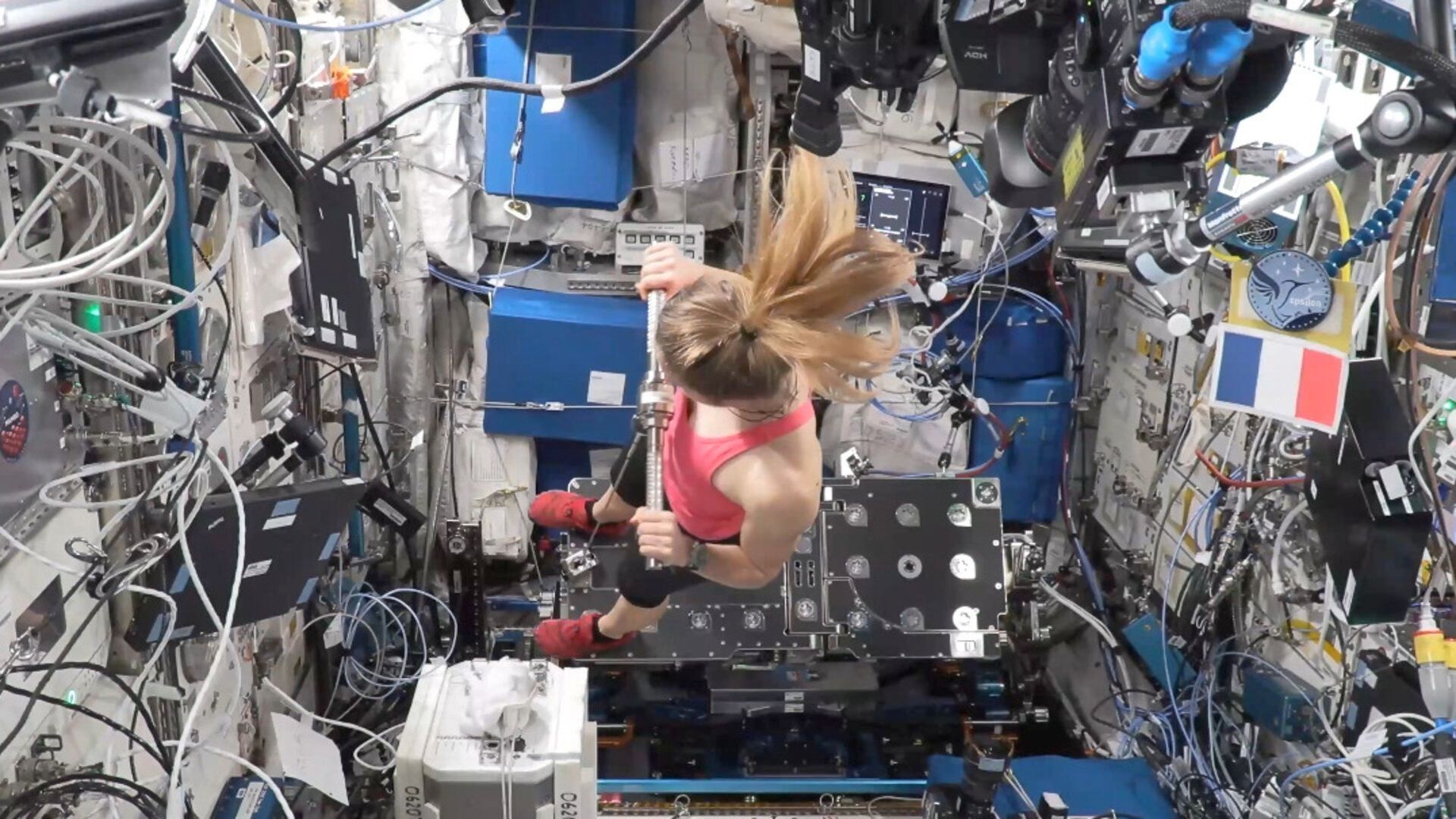 Sophie Adenot haciendo ejercicio en la Estación Espacial Internacional Sophie Adenot haciendo ejercicio en la Estación Espacial Internacional