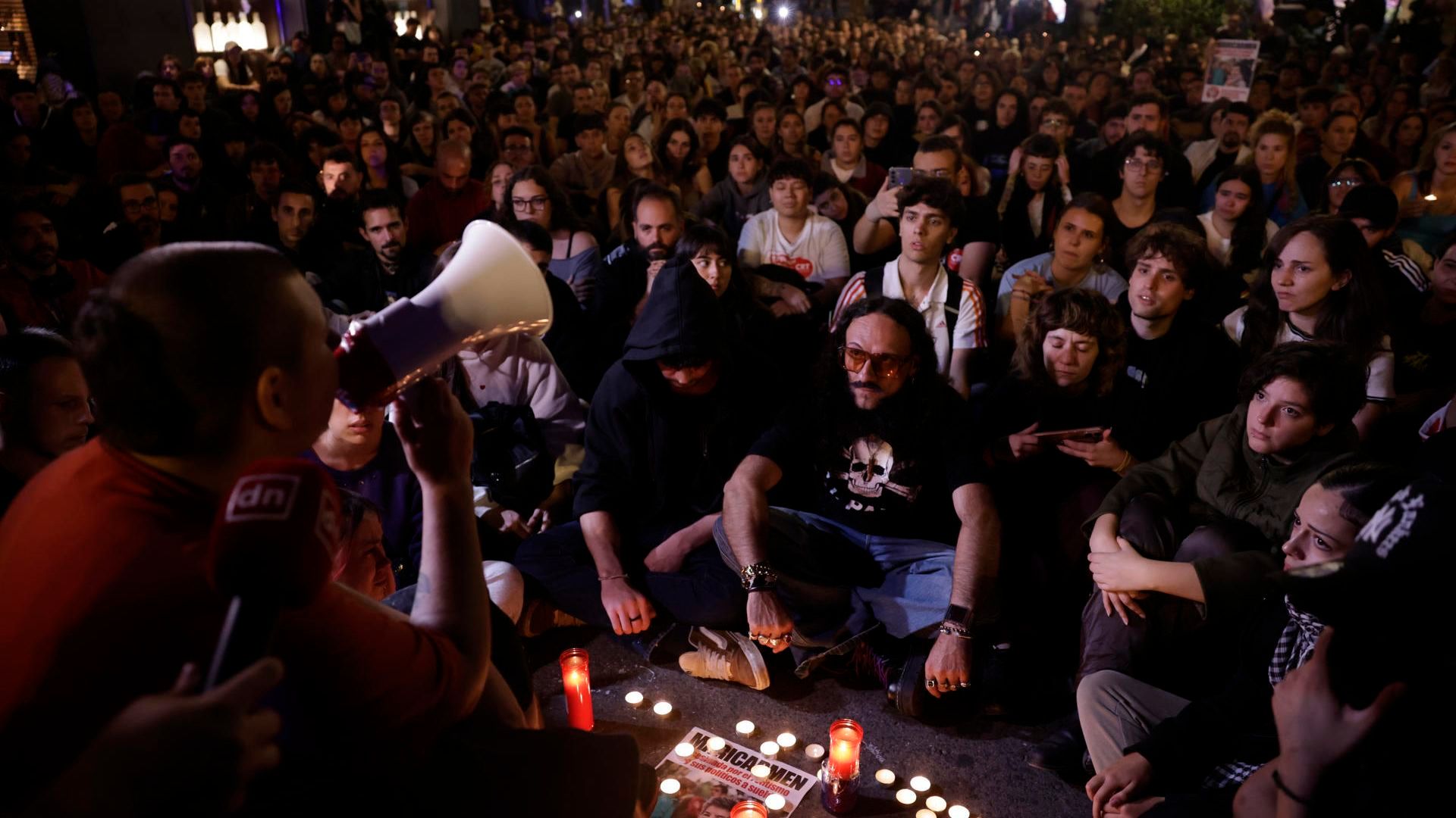 Tristeza y conmoción por la muerte de Maricarmen entre actos de homenaje y nuevas protestas: "No vamos a parar, vamos a seguir"