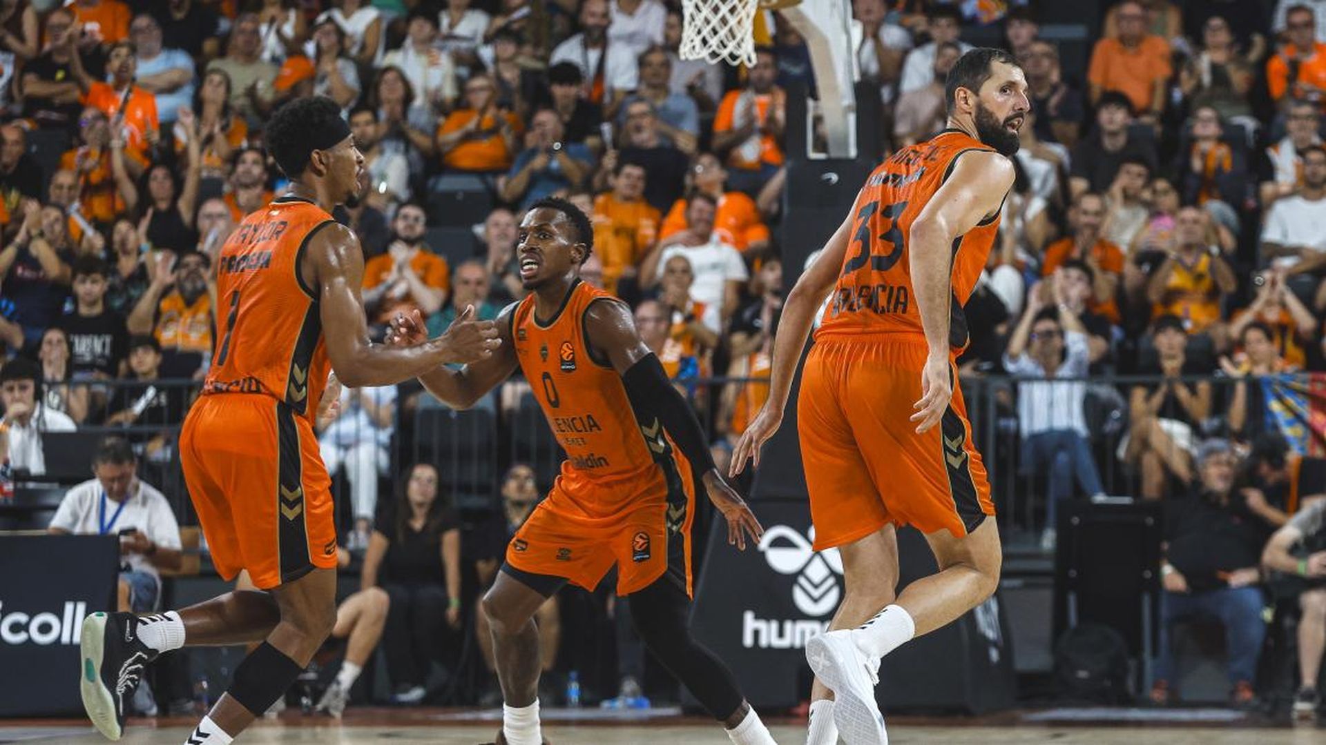 Valencia Basket sigue intocable en Europa y arrasa al Hapoel Tel Aviv (93-82) Valencia Basket sigue intocable en Europa y arrasa al Hapoel Tel Aviv (93-82)
