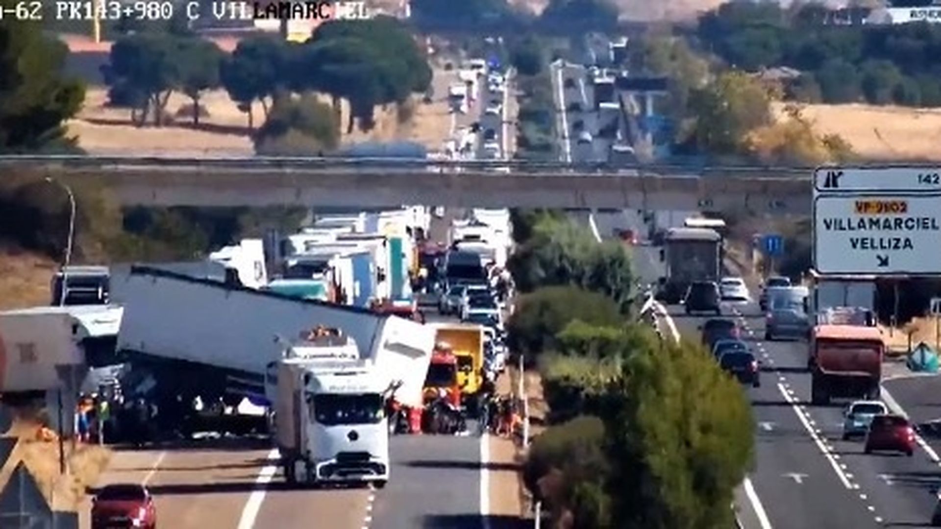 Al menos un muerto y 5 heridos, entre ellos 2 menores, en el accidente múltiple de Tordesillas Al menos un muerto y 5 heridos, entre ellos 2 menores, en el accidente múltiple de Tordesillas