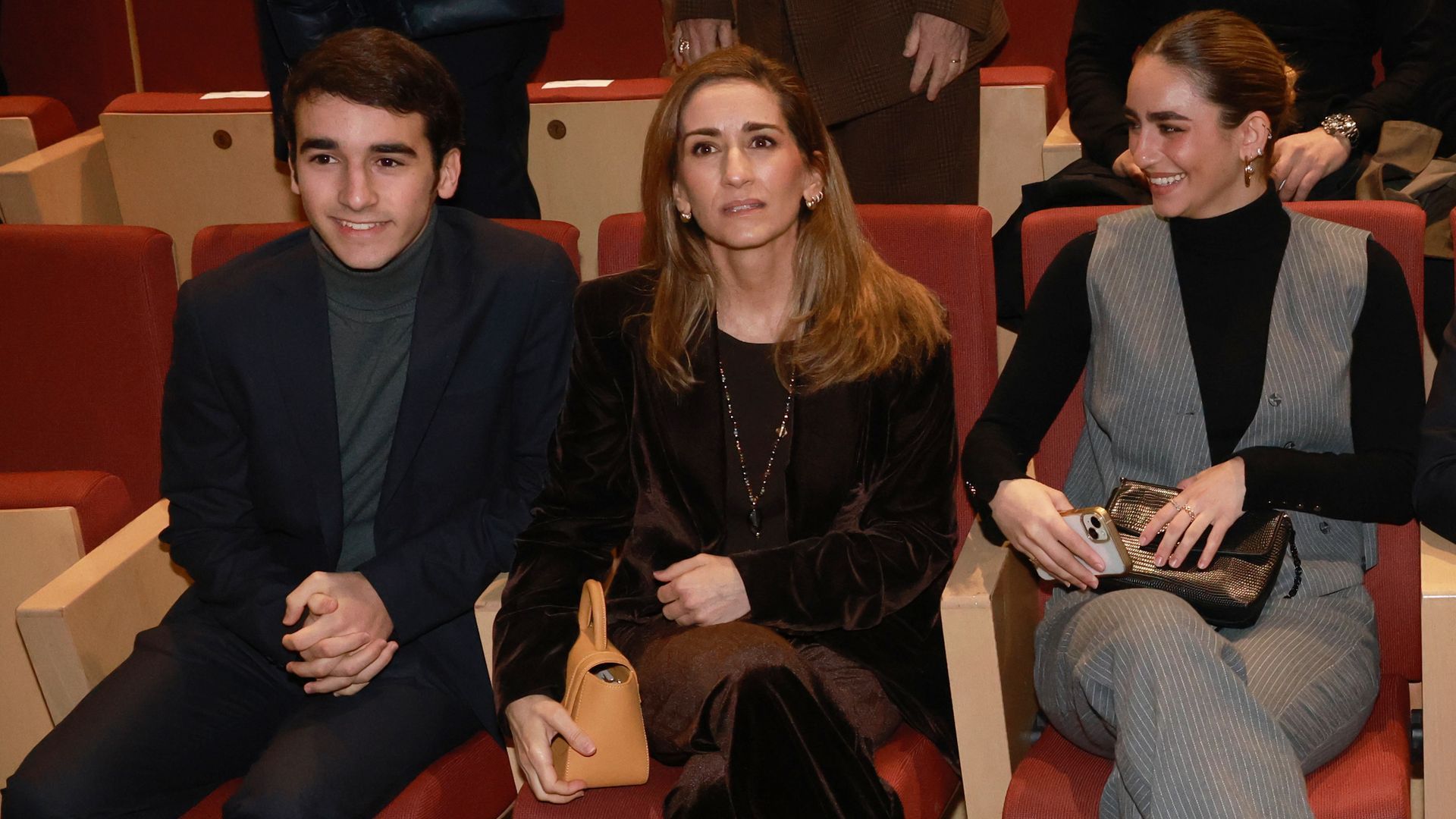 Carlos de Arenzana, el discreto nieto de Raphael: ha debutado como actor y es igual que su abuelo