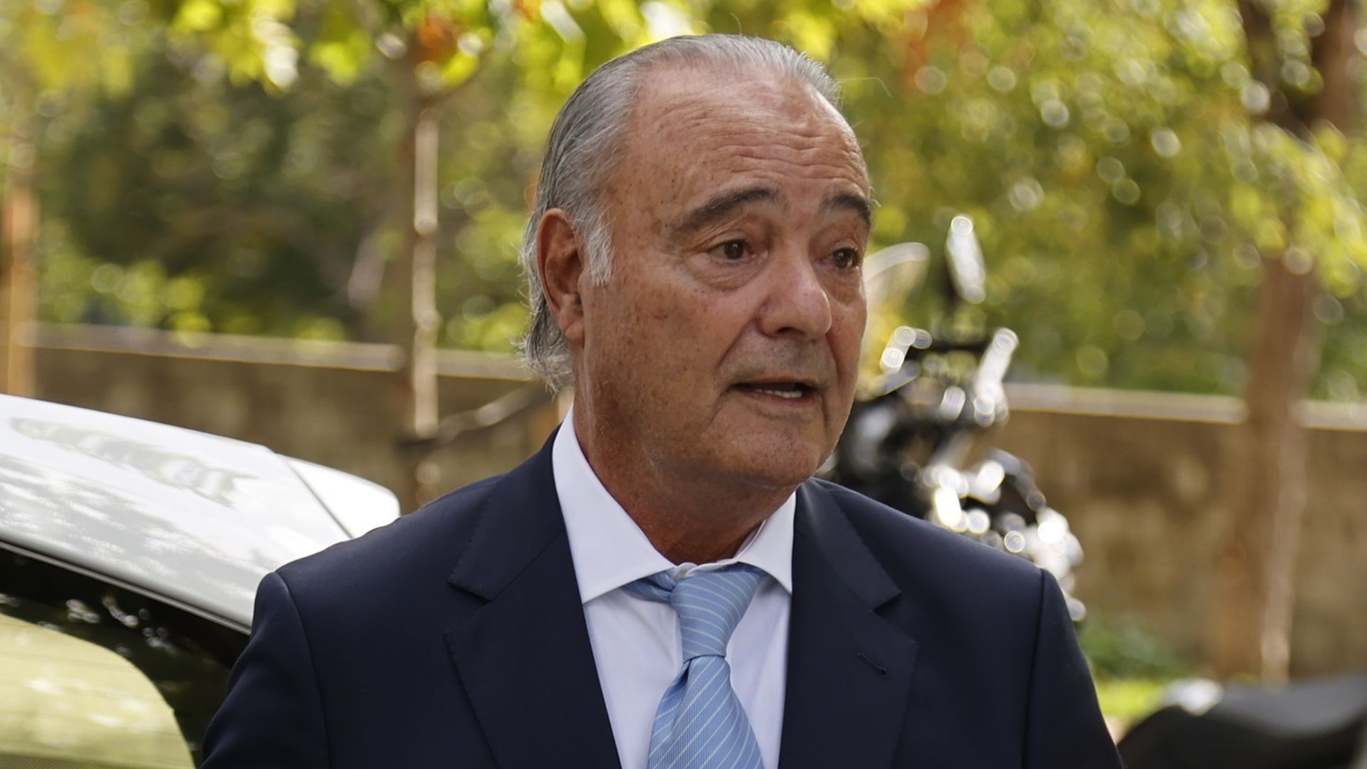 Carlos Iglesias, hermano de Julio Iglesias, a la salida de la Audiencia Provincial de Madrid en octubre de 2023 Carlos Iglesias, hermano de Julio Iglesias, a la salida de la Audiencia Provincial de Madrid en octubre de 2023