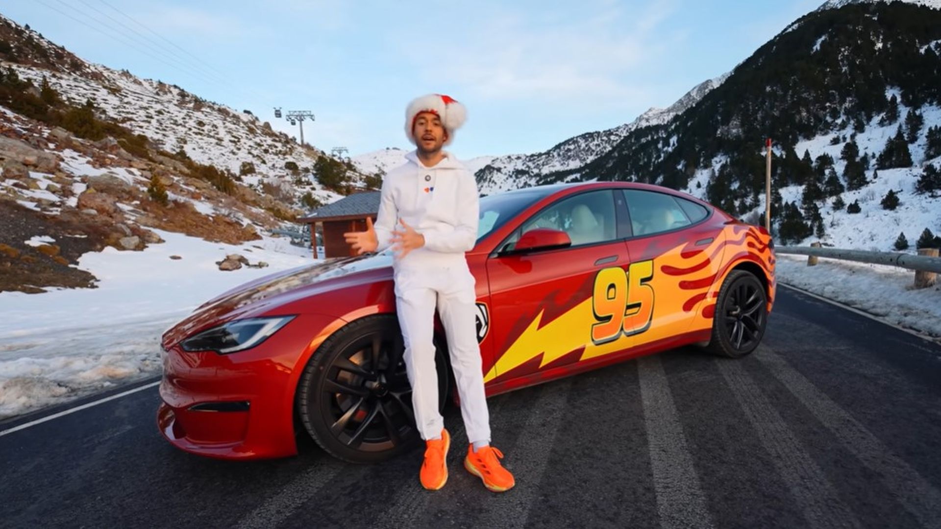 Consumo multa al youtuber TheGrefg, residente en Andorra, con 750.000 euros por la rifa de un coche de lujo Consumo multa al youtuber TheGrefg, residente en Andorra, con 750.000 euros por la rifa de un coche de lujo