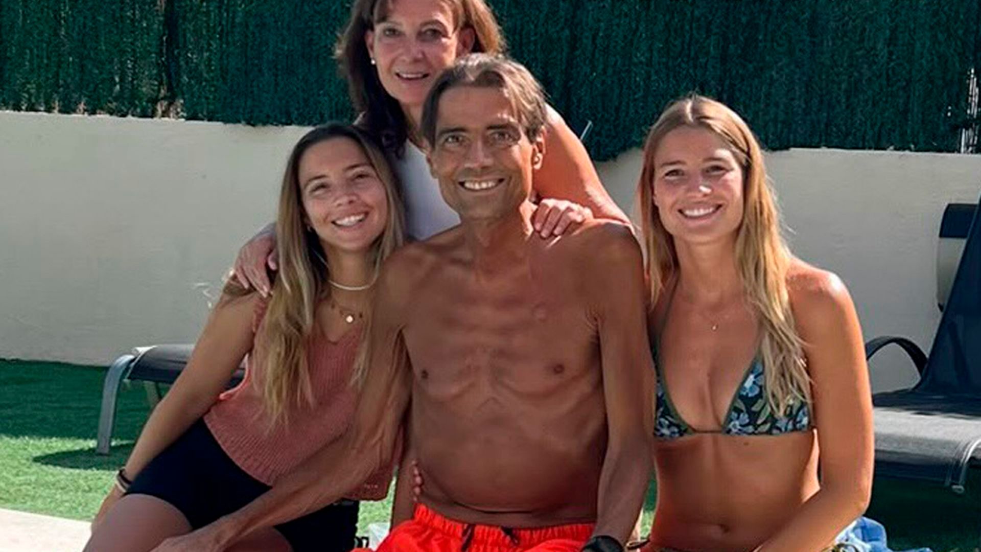 Gustavo Oliva y su familia, en una imagen de sus redes sociales Gustavo Oliva y su familia, en una imagen de sus redes sociales
